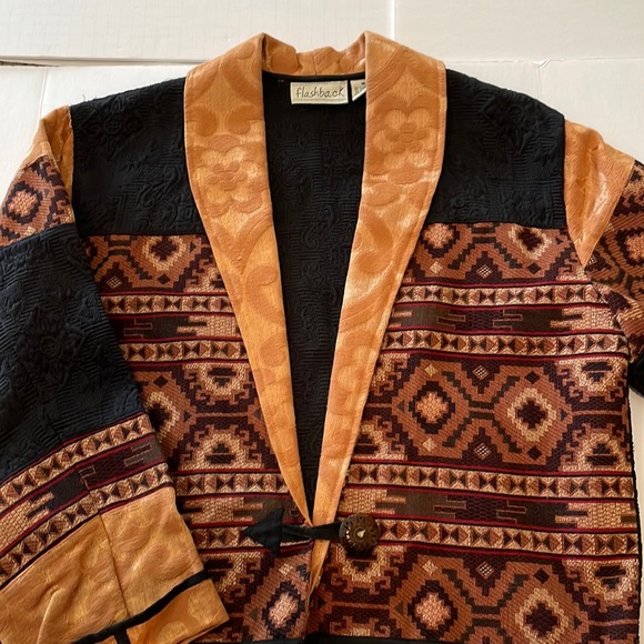 FLASHBACK  M  SHORT BOLERO JACKET WITH LAPELS AND LARGE WOODEN BUTTON - Picture 17 of 17